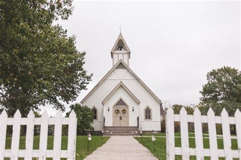 11 Des Moines Living History Farms Church Of The Land Wedding Photographer The Wedding Format
