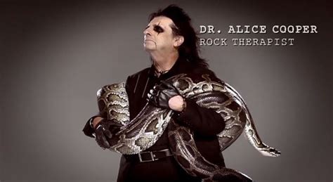 Alice Cooper Featured In Satirical Video Commercial For Fretlight