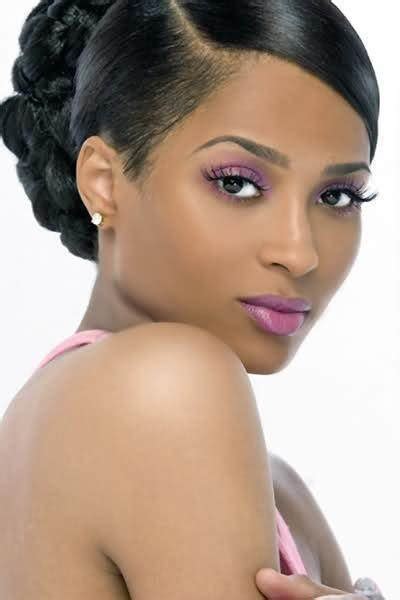 The look requires minimal from the gym to date night and even your wedding, a ponytail can be the perfect hairstyle to make. Wedding Hair Ideas for Black Women, Afro hair salon, London