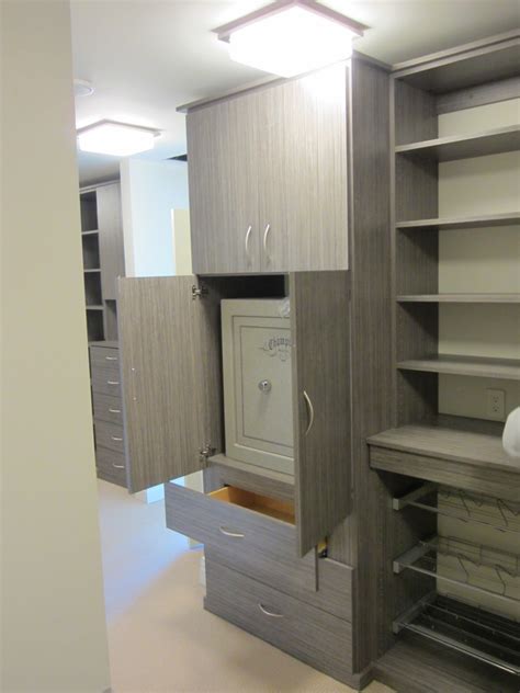 Looking for 1 bedroom apartments in madison offers a variety of choices and price points. Master Bedroom Closet in Edgewater Apartments, Madison WI ...