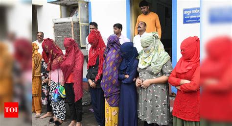 Madhya Pradesh Honeytrap Racket Busted In Kolar 20 Held Bhopal News