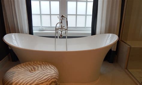 This definitely looks like it is a huge bathtub! Badewannen Volumen berechnen: Wie viel Liter Wasser passen ...