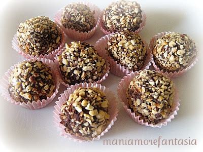 Se il cioccolato è un'autentica gioia per il palato e per l'umore, i cioccolatini sono un condensato di felicità da gustare in un boccone. Cioccolatini pralinati fatti in casa | ricetta cioccolatini