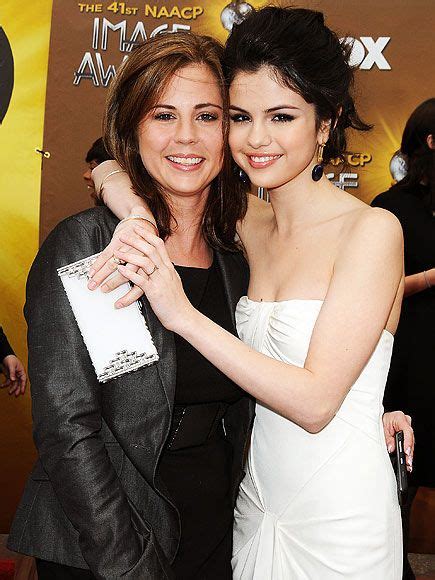 Celebrities And Their Mothers Selena Gomez Mom Selena Selena Gomez