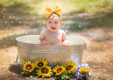 Diy baby photoshoot with phone. Sunflower 6 Month photo shoot 🌻 | Baby photoshoot girl ...