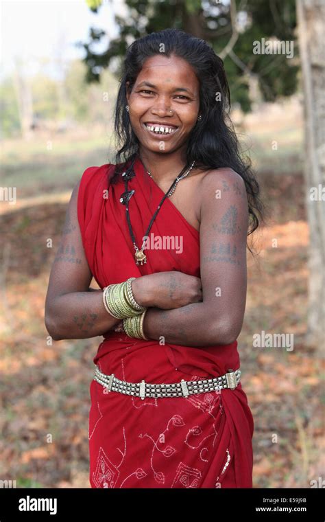 portrait of a tribal woman bhunjia tribe kodopali village chattisgadh india rural faces of