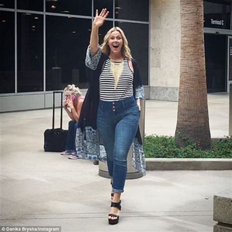 Us Plus Size Model Says Industry Helped Her Body Image Daily Mail Online