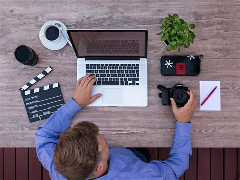 Semua fungsi utama seperti trimming, cutting, adding themes, music. 5+ Aplikasi Edit Video Terbaik untuk PC dan Laptop - WeareID