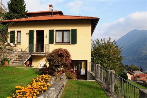 Bilocale a due passi dal lago unico nel suo genere. Lake Como Argegno House with Garden - Lake Como Real Estate