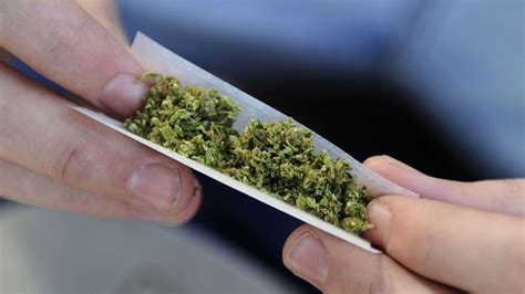 Parents Fumeurs De Cannabis Quelles Pr Cautions Rtbf Be
