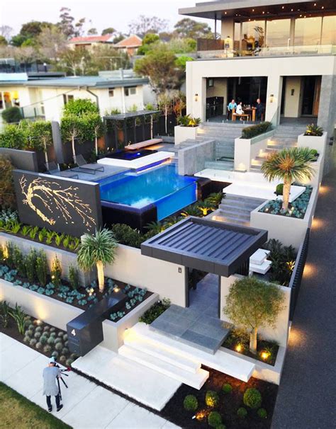 Contemporary Home In Melbourne With Resort Style Modern Landscaping