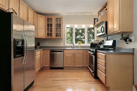 What Color Flooring Goes Best With Light Oak Cabinets