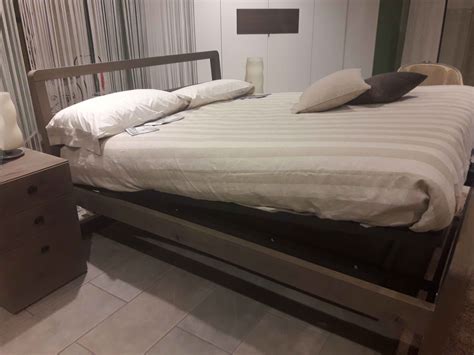D'altronde non tutti possono permettersi un appartamento spazioso. Letto matrimoniale Mod. Feel in legno e Comodini - Letti a ...