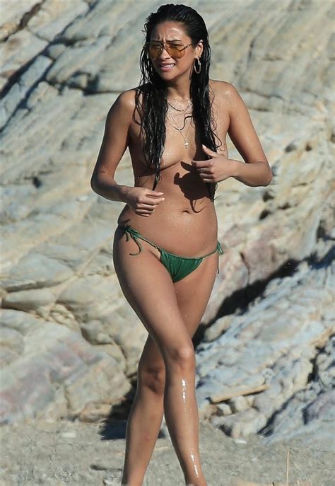 超有名モデルがヌーディストビーチに裸で現れた結果画像b ポッカキット