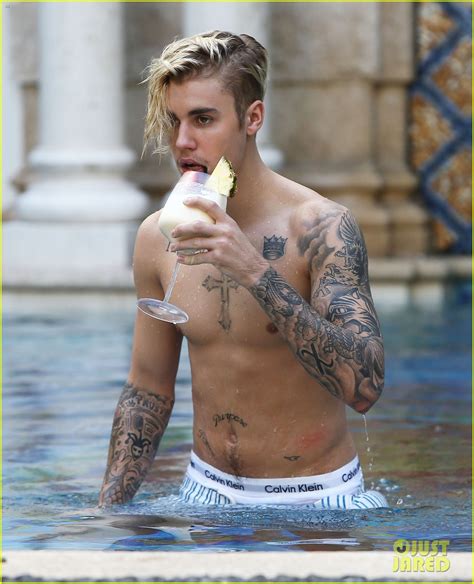 Justin Bieber Goes Shirtless For A Swim At The Versace Mansion Photo