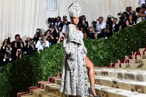 The Most Controversial Met Gala Dresses Of All Time London Evening
