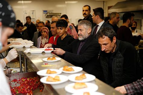 Hazine ve Maliye Bakanı Nebati Diyarbakır da depremzedelerle iftar yaptı