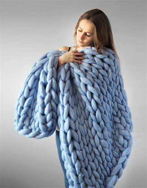 How to make a giant yarn blanket from start to finish! 10 Arm Knitting Blanket Patterns - The Funky Stitch