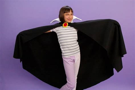It will make alice super jealous i can already promise you that ! How to Make an Evil Queen-Inspired Blanket Cape | Disney Family | Evil queen costume, Evil queen ...