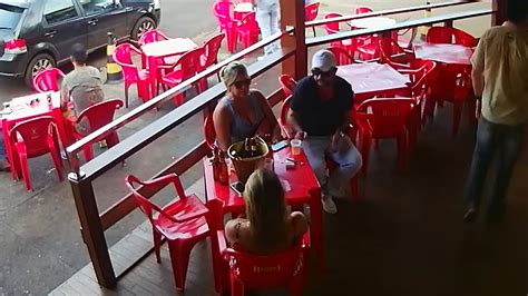 Une femme surprend son mari avec une autre femme Vidéo Dailymotion