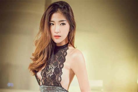 Wallpaper Model Rambut Panjang Asia Penyanyi Gaun Mode Ohly Atita Wittayakajohndet