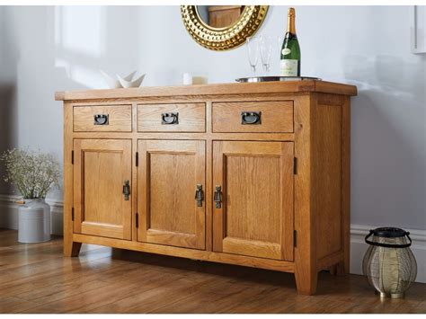 A Great Looking Chunky American Oak Sideboard With 3 Doors And 3