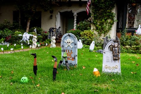 51 Easy Diy Halloween Outdoor Decorations For 2022 — Offbeatbros