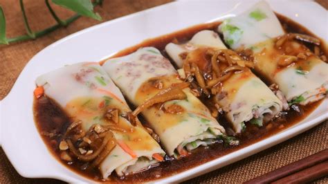Steamed or fried, with wrappers made from a light hot dough, the dim sums are folded. The Art of Dim Sum - Chinese Steamed Rice Noodle Cheng Fen ...