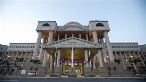 Restaurant, day care, badminton court. High Court Of Malaya Shah Alam - Soalan Mudah 0