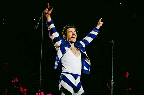 Harrys Styles Outfit Inspiration For Love On Tour Suitshop