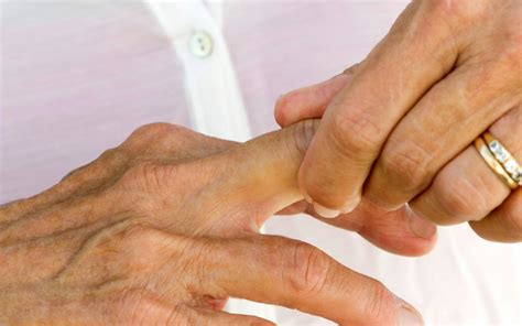 Finger Twitching 9 Causes And When To See A Doctor