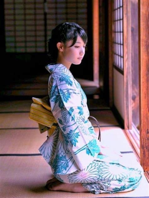 pin by kurosuke on 美女 着物・浴衣 beauty kimono・yukata japanese traditional clothing japanese
