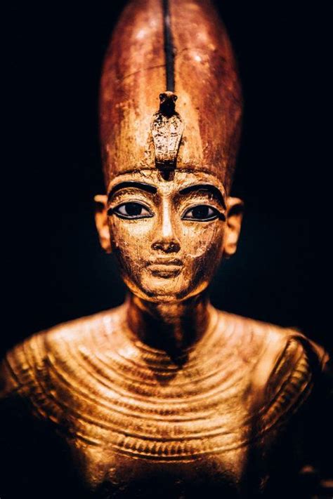 King Tut Returns — In The Biggest Exhibition Yet Tutankhamun Statue
