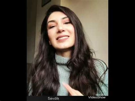 Dm (biz) i̇ki aşık kafaları karışık am c bir sağa çarptık bir sola çarptık dm nasıl bitti biz de şaşırdık am a#. Ersay Üner - İki aşık işaret dili - YouTube