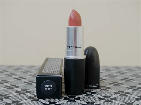 The only thing that annoys me is that after i remove this, my lips start getting dry which is kind of strange. MAC Matte Lipstick in Velvet Teddy | Review, Photos ...