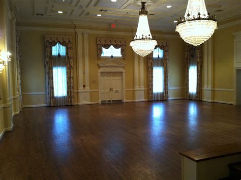 arlington-hall-at-lee-park-ballroom-view-from-the-left