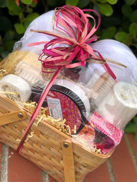 The best gifts for mom come straight from the heart and celebrating mother's day is especially fun for everyone when your gift ideas include a mother's day gourmet gift basket or sweet and savory mother's day food gifts. Gourmetgiftbaskets.com Has Mothers Day Delivery Gifts ...
