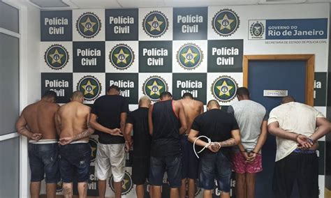 Polícia civil captura ecko, chefe da maior milícia do rio de segundo investigações que incluíram o ministério público, ecko era ligado também ao miliciano. Nove acusados de integrar quadrilha do miliciano Ecko são ...