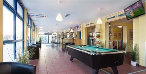 2 star hotels in dresden typically cost $82/night, but a&o dresden hauptbahnhof is typically available for $18/night, and is rated equally to its competitors. a&o Hostel Dresden Hauptbahnhof - Dresde (Allemagne ...