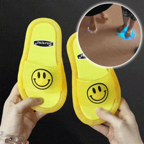 😊 Smile Led Light Kids Slippers 💡 In 2020 Kids Slippers Bright Led