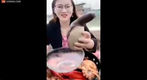 Woman Tastes Bizarre Newly Discovered Penis Shaped Clam And Her Reaction Is Hilarious Videos