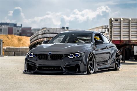Bmw made major revisions to either the body and/or drivetrain that differentiates a later model from the earlier. Modifikasi BMW M4 Tampil Agresif Pakai Body Kit dan Pelek 20 Inci - GridOto.com