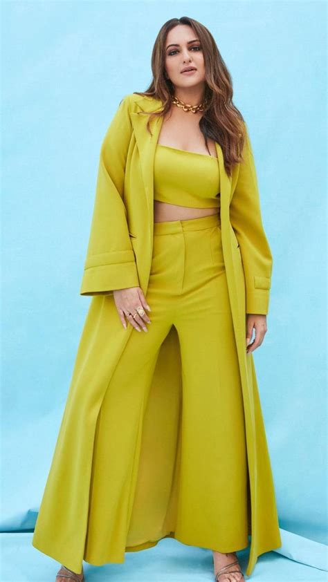 Sonakshi Sinha Looks Glamorous In Green Ruched Dress With Thigh High Slit See The Divas Sexy