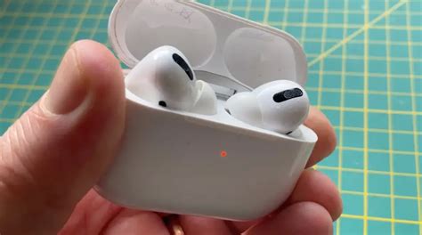 Airpods Flashing Amber What It Means And How To Fix It
