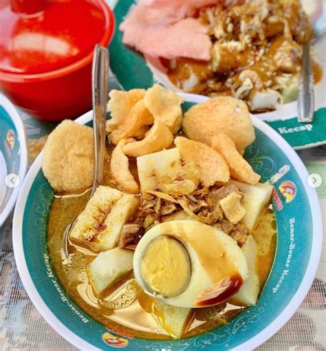 Menikmati Kupat Tahu Gempol Kuliner Bandung Yang Legendaris Bolu
