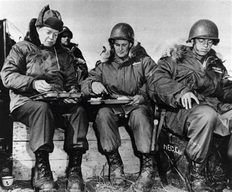 Obama goes basic for thanksgiving. Picture of the Day: President Eisenhower Eats With Troops ...