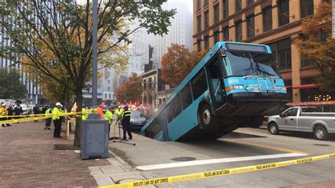 Sinkhole Swallows Part Of A Bus In Pittsburgh Cnn