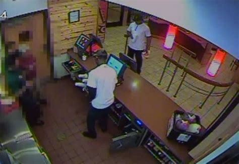 Popeye S Chicken Armed Robbery Caught On Tape Houston Chronicle