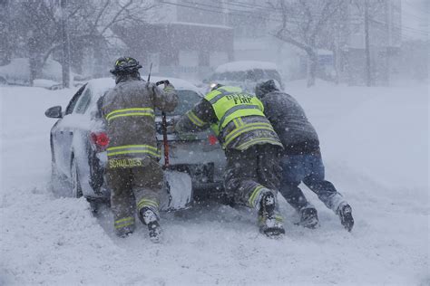 ‘worst Snowstorm In Memory Dumps 4 Feet On Buffalo