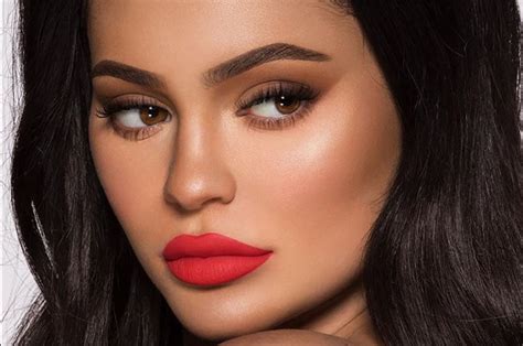 The latest tweets from @kyliejenner Kylie Jenner assume (enfin) ses lèvres sans injections
